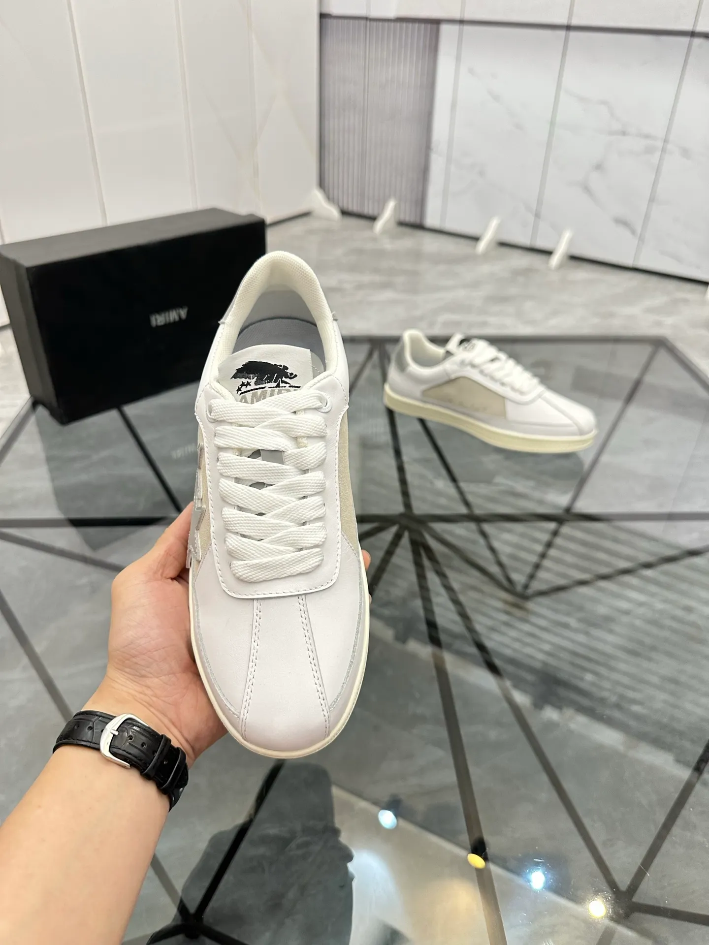 Men's shoes: 💰P420¥ Product trademark: AMIRI* "Amir*" low-top casual shoes Regular size: 38-45 (can be customized to 46) Product material: imported cowhide upper, breathable lining, original outsole. Number: 001